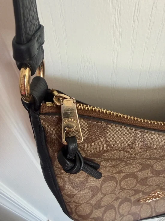 Coach Brown Signature Canvas Shoulder Bag with Black Trim, Excellent Condition - Picture 4 of 8